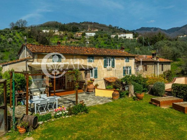casa indipendente in vendita a Lucca in zona zona Arancio