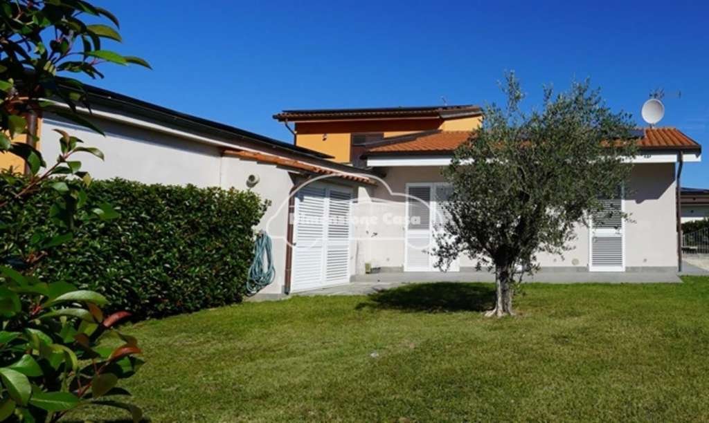 casa indipendente in vendita a Lucca in zona zona SS. Annunziata