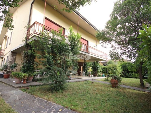 casa indipendente in vendita a Lucca in zona zona Sorbano