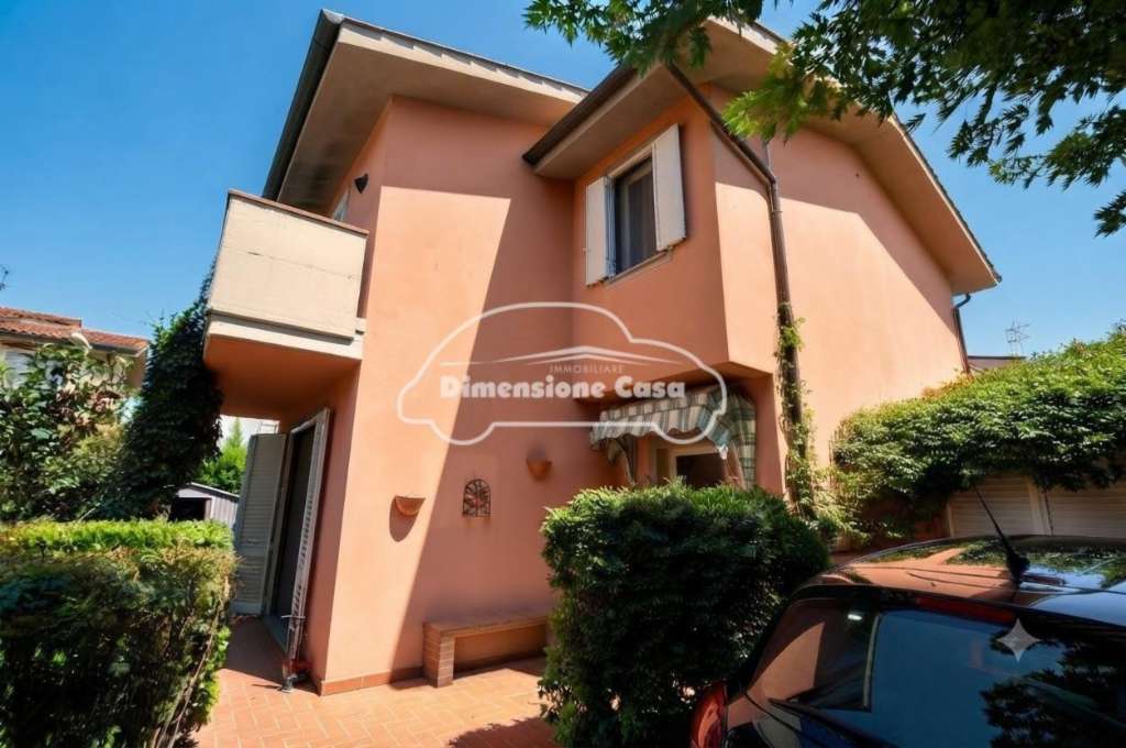 casa indipendente in vendita a Lucca in zona zona Arancio