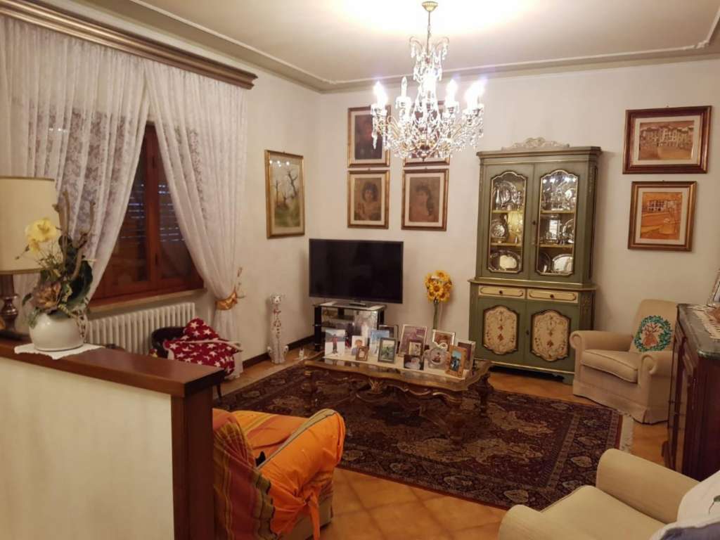casa indipendente in vendita a Lucca in zona Nave