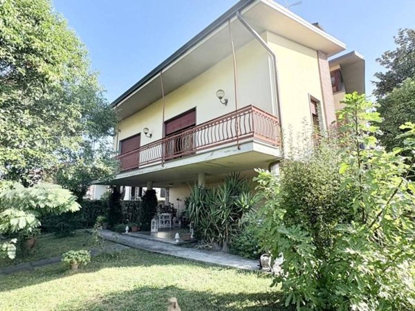 casa indipendente in vendita a Lucca in zona zona Sorbano
