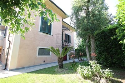 casa indipendente in vendita a Lucca in zona Zona San Concordio