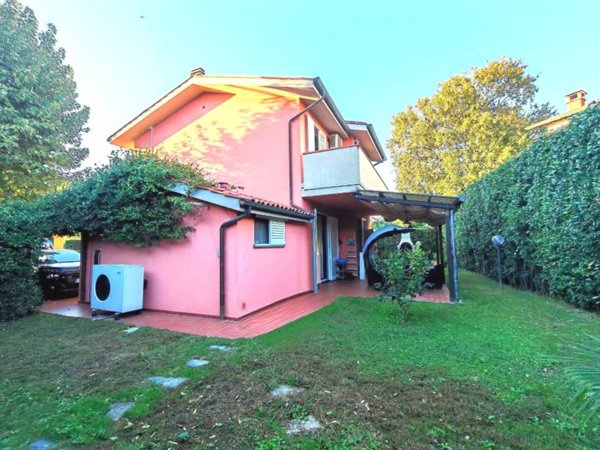 casa indipendente in vendita a Lucca in zona Picciorana