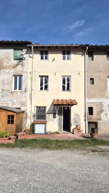 casa indipendente in vendita a Lucca in zona Mutigliano