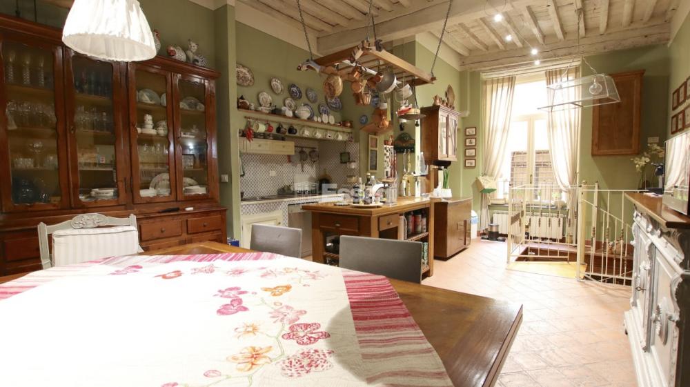 appartamento in vendita a Lucca in zona Centro Città