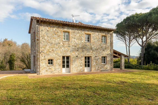 casa indipendente in vendita a Lucca