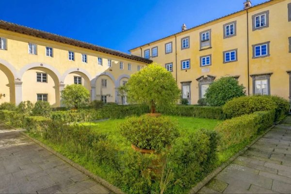 appartamento in vendita a Lucca in zona Centro Città