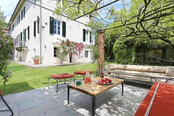 casa indipendente in vendita a Lucca in zona Corte Bertolotti
