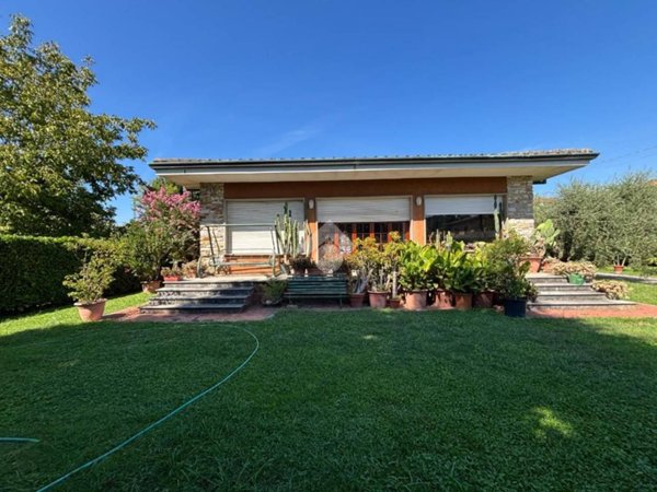 casa indipendente in vendita a Lucca in zona Sant'Anna