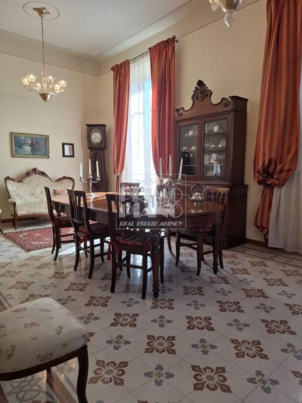 casa indipendente in vendita a Lucca in zona Centro Città