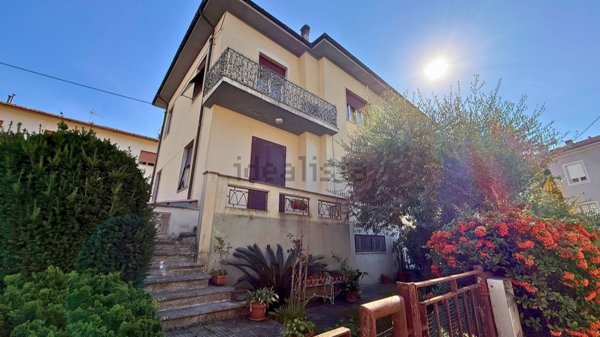 casa indipendente in vendita a Lucca in zona Sant'Anna