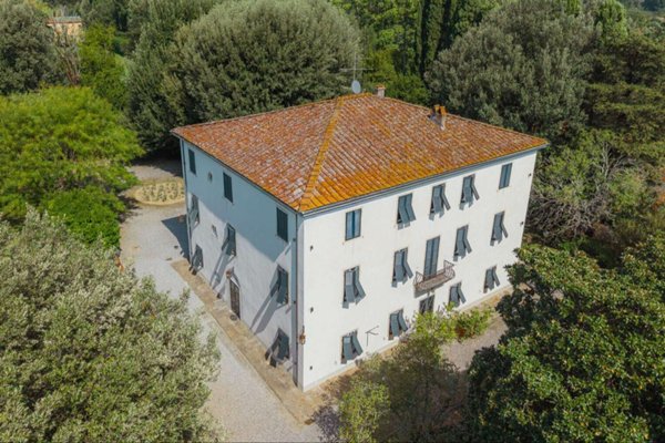 casa indipendente in vendita a Lucca