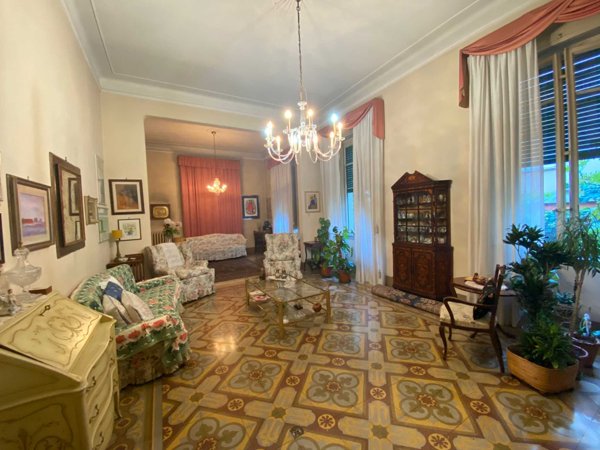 casa indipendente in vendita a Lucca in zona Centro Città