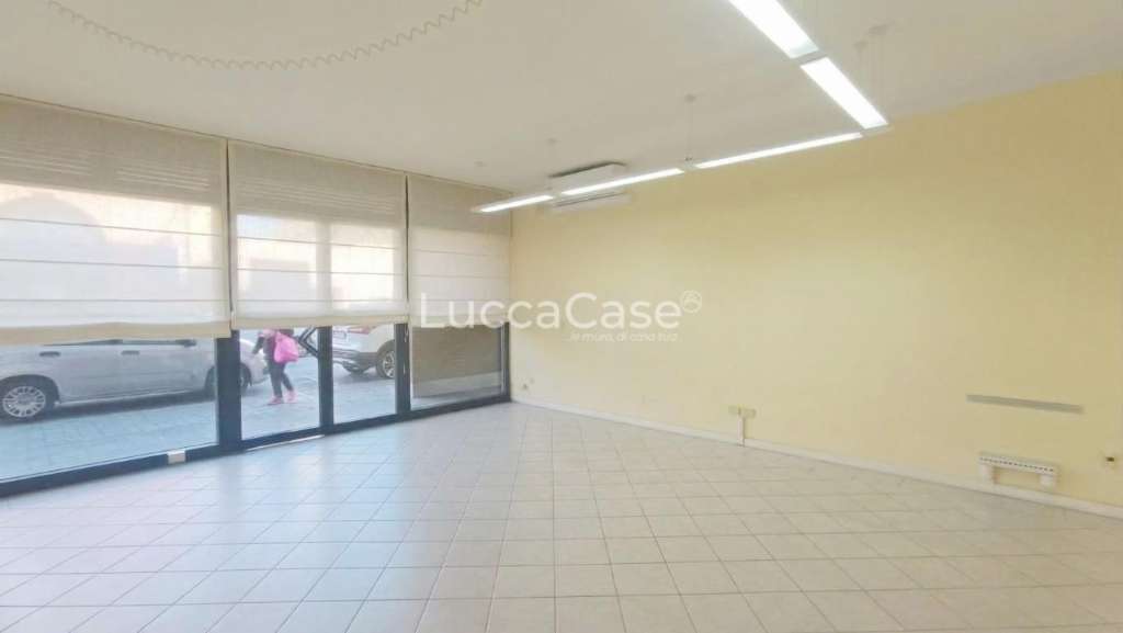 locale commerciale in vendita a Lucca in zona zona San Marco