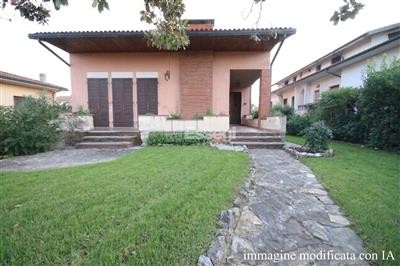 casa indipendente in vendita a Lucca in zona Nave