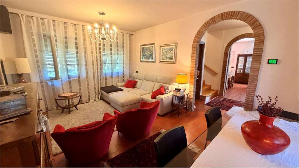 casa indipendente in vendita a Lucca in zona San Lorenzo a Vaccoli