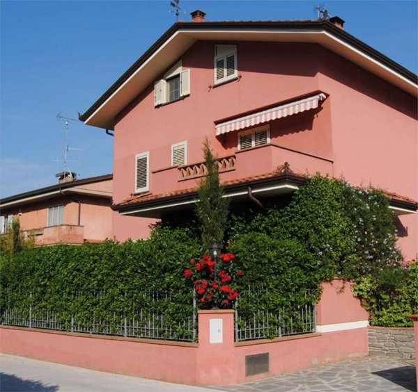 casa indipendente in vendita a Massarosa in zona Bozzano