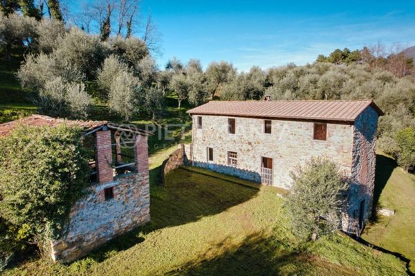 casa indipendente in vendita a Massarosa