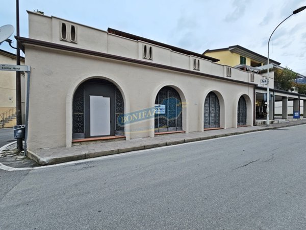 locale commerciale in vendita a Massarosa in zona Stiava