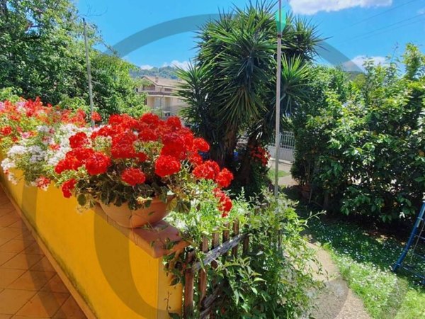 casa indipendente in vendita a Massarosa in zona Quiesa