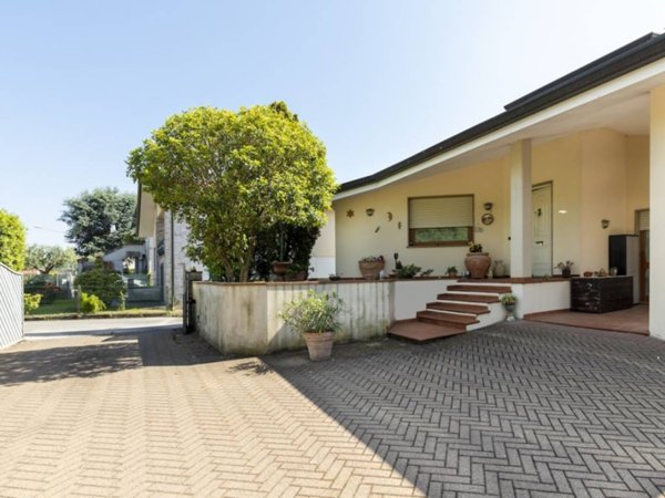 casa indipendente in vendita a Massarosa