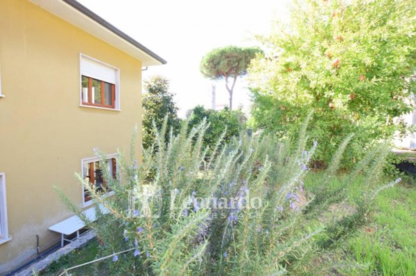 casa indipendente in vendita a Massarosa in zona Pieve a Elici
