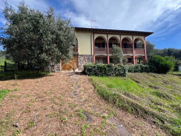 casa indipendente in vendita a Massarosa in zona Pieve a Elici