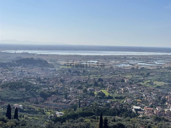 casa indipendente in vendita a Massarosa in zona Pieve a Elici