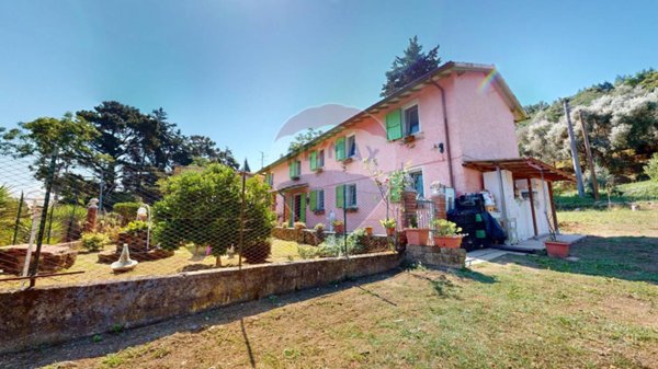 casa indipendente in vendita a Massarosa in zona Corsanico