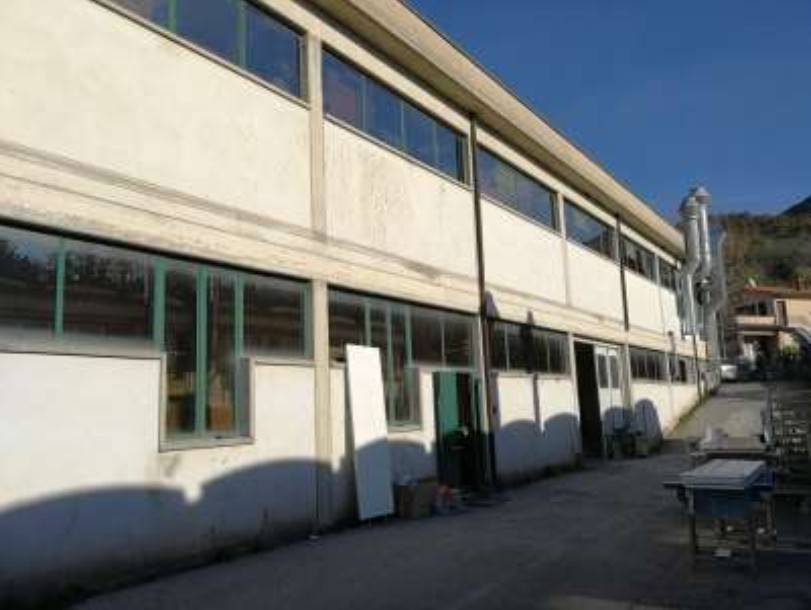 locale commerciale in vendita a Massarosa in zona Bozzano