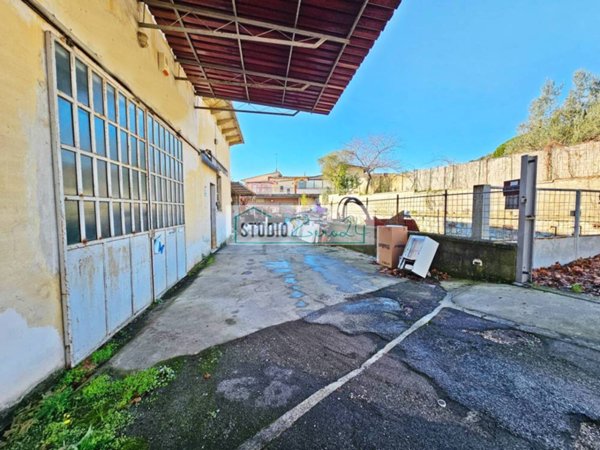locale commerciale in vendita a Massarosa in zona Stiava