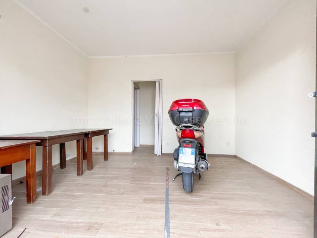 negozio in vendita a Massarosa in zona Piano di Mommio
