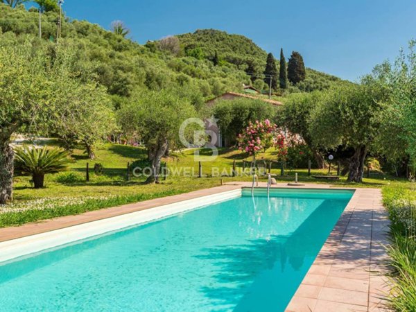 casa indipendente in vendita a Massarosa in zona Corsanico