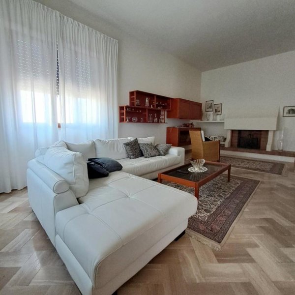 casa indipendente in vendita a Massarosa in zona Bozzano