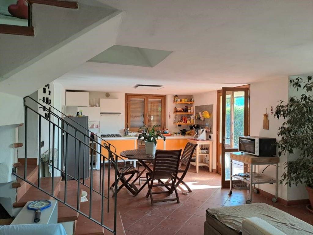 casa indipendente in vendita a Massarosa in zona Bozzano