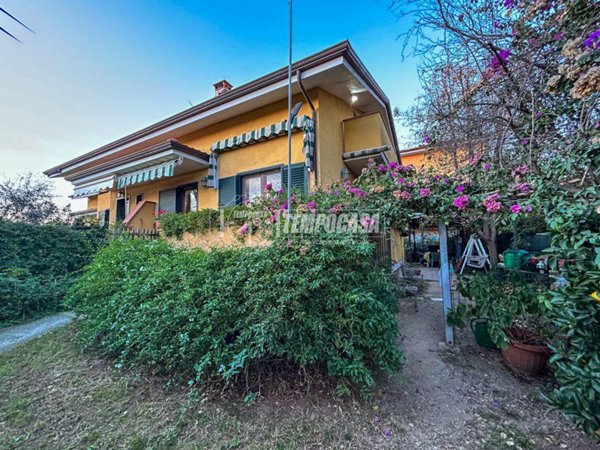 casa indipendente in vendita a Massarosa