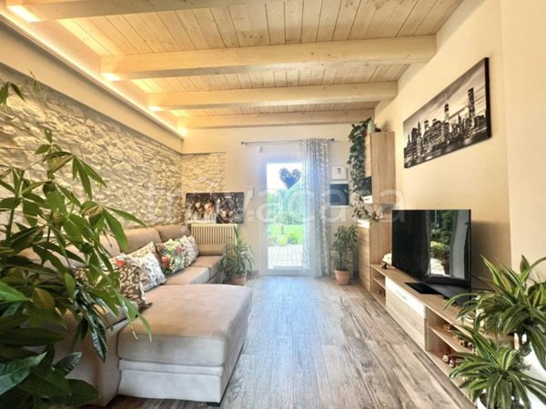 casa indipendente in vendita a Massarosa in zona Piano di Mommio