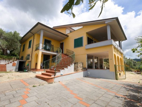 casa indipendente in vendita a Massarosa