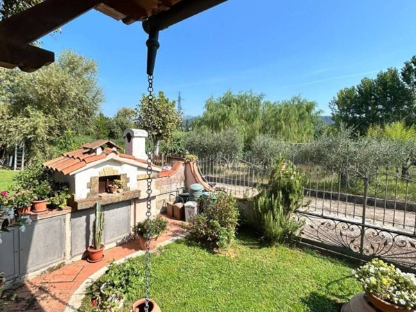casa indipendente in vendita a Massarosa in zona Bozzano