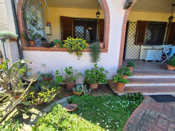 casa indipendente in vendita a Massarosa in zona Bozzano
