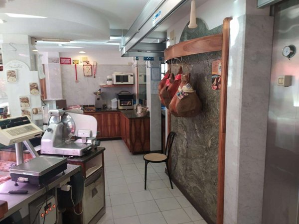 locale di sgombero in vendita a Massarosa in zona Stiava
