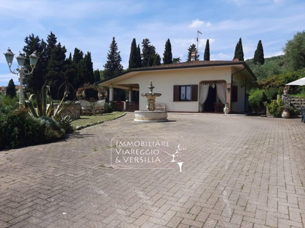 negozio in vendita a Massarosa in zona Piano del Quercione