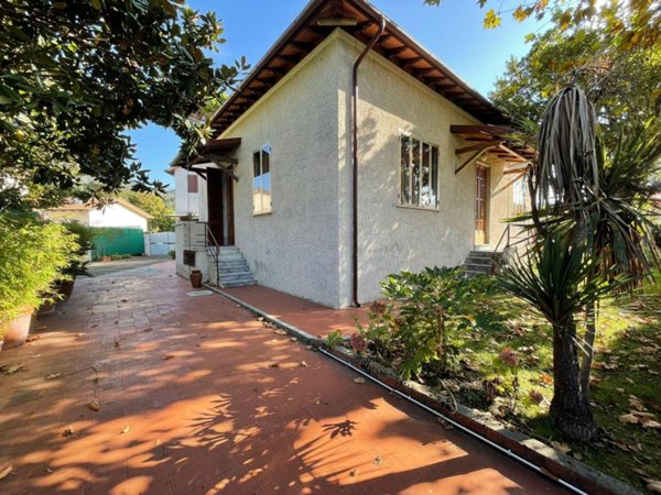 casa indipendente in vendita a Massarosa