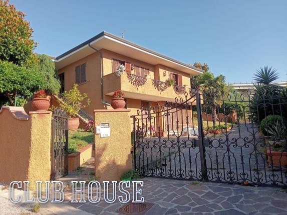 casa indipendente in vendita a Massarosa