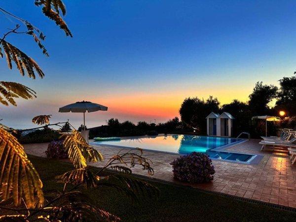 casa indipendente in vendita a Massarosa in zona Bargecchia