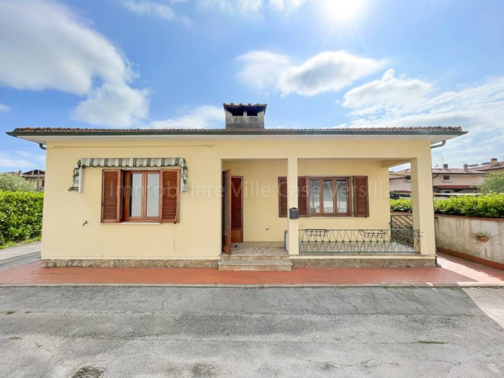 casa indipendente in vendita a Massarosa in zona Piano di Mommio