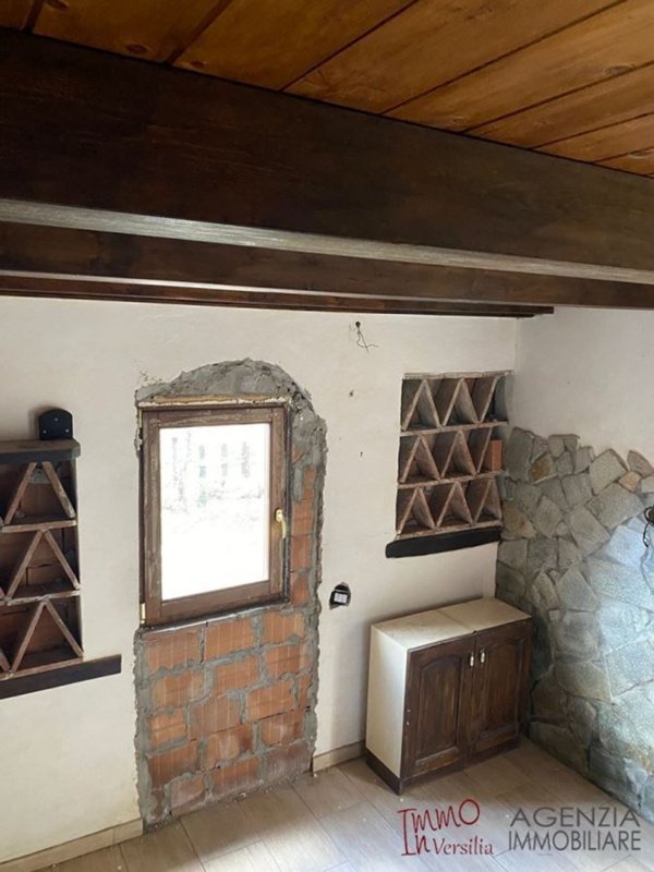 locale di sgombero in vendita a Massarosa in zona Quiesa