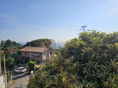 intera palazzina in vendita a Massarosa in zona Corsanico