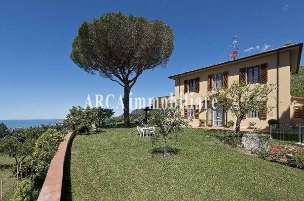 casa indipendente in vendita a Massarosa in zona Corsanico